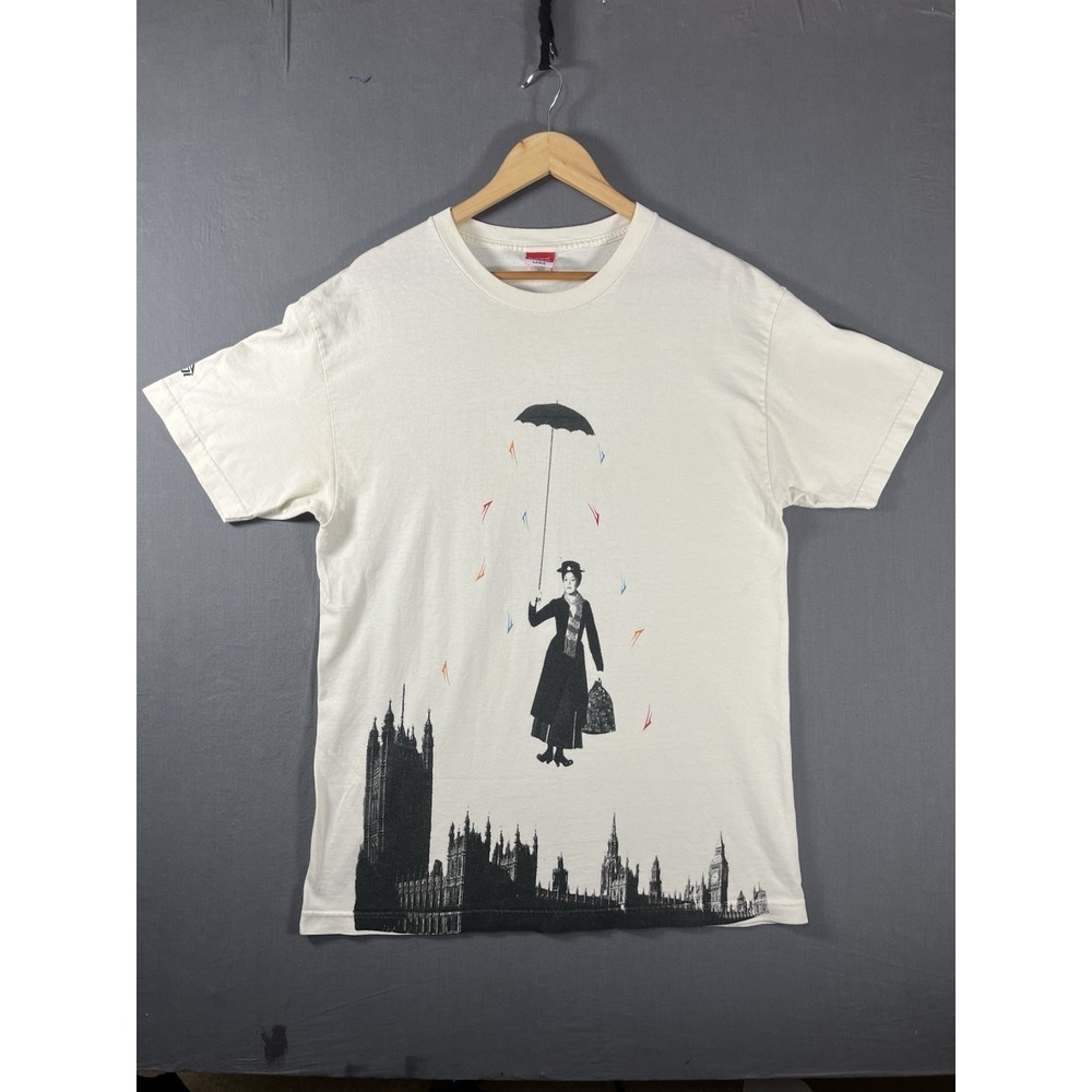 Mary Poppins Flying Over London Graphic Print Crew Neck Cotton T-Shirt Large